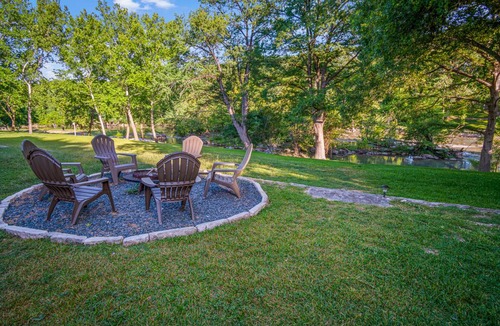 Canyon Lake Cabin | 112 m² Cabin ∙ 2 bedrooms ∙ 6 guests