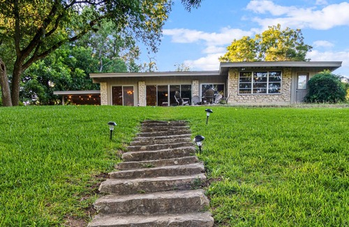 Canyon Lake Cabin | 112 m² Cabin ∙ 2 bedrooms ∙ 6 guests