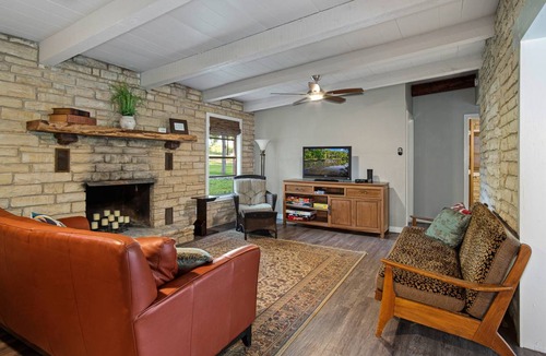 Canyon Lake Cabin | 112 m² Cabin ∙ 2 bedrooms ∙ 6 guests