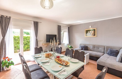 Grubine House | 200 m² House ∙ 4 bedrooms ∙ 8 guests