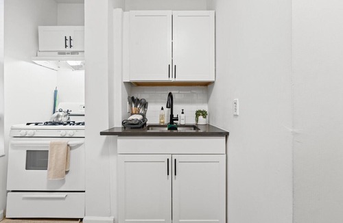 Midtown West Apartment | 2BR In Times Square Near Restaurants