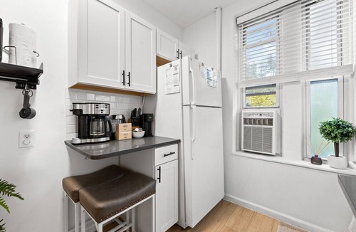 Midtown West Apartment | 2BR In Times Square Near Restaurants