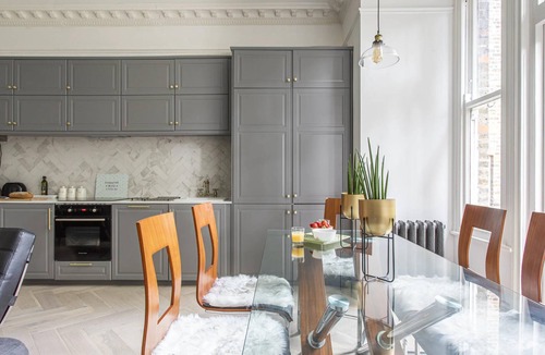Ealing Apartment | 4-Bed Flat in West London, Sleeps 8, 8 min to Tube