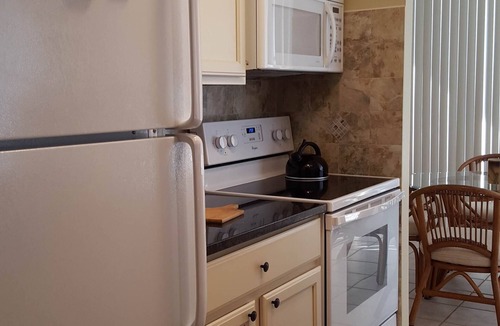 Siesta Key Condo | 5th Floor Siesta Key Condo Across From Pristine Sand & Blue Waters 2bd/2b Views