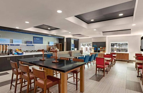 Pembroke Pines Hotel | 98 m² Hotel ∙ 127 guests