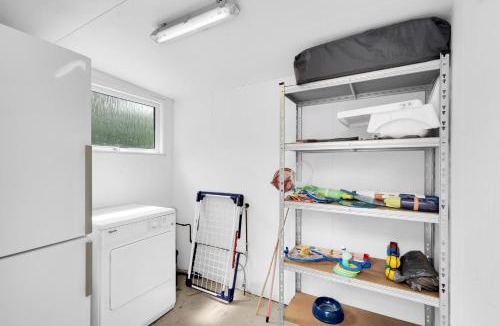 Ronde House | Amazing Home In Rønde With 2 Bedrooms, Swimming Pool And Wifi