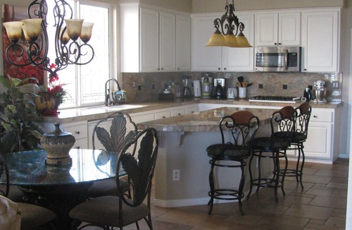 Lake Elsinore House | Be Home With A View. Close To All The Socal Attractions. Sleeps 8