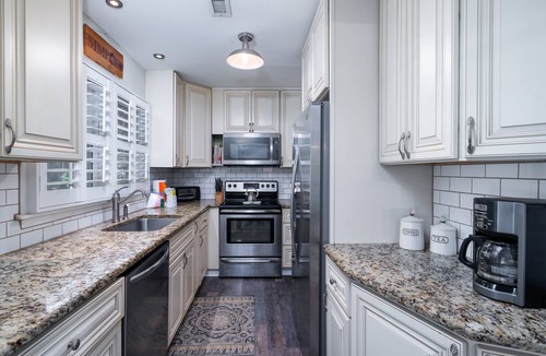 Tarpon Pond House | Beautifully Updated Cottage! Extra Full Bath! Golf Views! All Amenities!