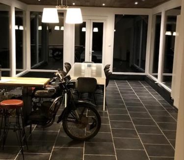 Neeroeteren House | Bij de lindeboom