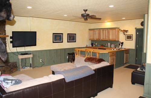 Hill City Cabin | Black Hills GETAWAY- Alpine Prairie Lodge- Beautiful Log Cabin on 8 acres.