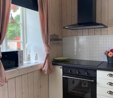 Nedra Sandby House | Bo i egen stuga på härlig ölandsgård