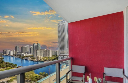 Hallandale Beach Apartment | Bright Studio w/Intracoastal & Marina View