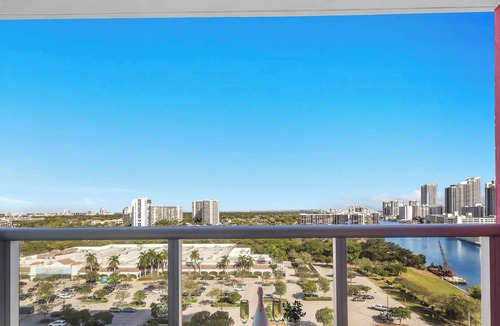 Hallandale Beach Apartment | Bright Studio w/Intracoastal & Marina View
