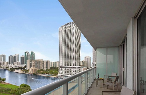 Hallandale Beach Apartment | Bright Studio w/Intracoastal & Marina View