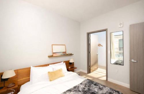 Fifth Ward Apartment | Charming Walker's Point Apt with Balcony | Sleeps 4