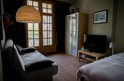Deuzeld House | Chez Mémère - Character B&B