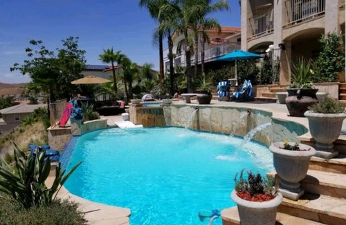Canyon Lake House | Come! Enjoy "A Bit-o-Paradise" on Vacation Drive. Catch our daily sunsets.