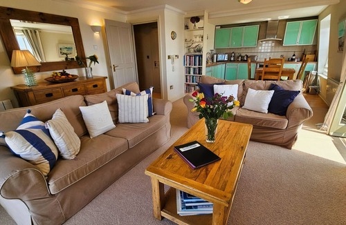 St. Mawes Cottage | Crows Nest - sleeps 4 guests in 2 bedrooms