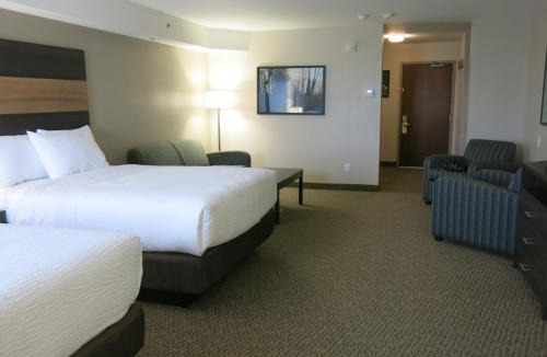 Lindsay Hotel | Days Inn & Suites by Wyndham Lindsay