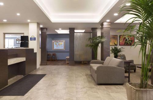 Lindsay Hotel | Days Inn & Suites by Wyndham Lindsay