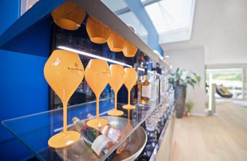 Hirslanden Apartment | Exclusive spacious Apt. with garden in Zurich