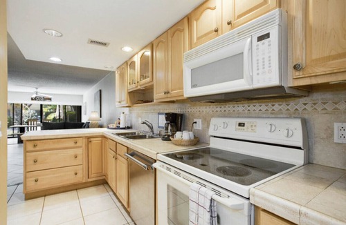 Islamorada Villa | Exec Bay w/heated Pool, Marina, Beach, Pets ok, Tennis/Pickleball