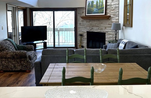 The Galena Territory Condo | Fabulous Lake Links Loft with 2-bedrooms in picturesque Galena