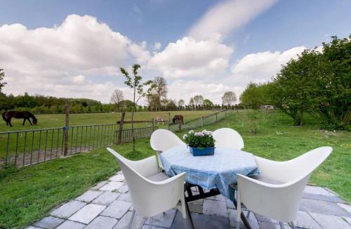 Meeuwen House | Farm Stay Luythoeve