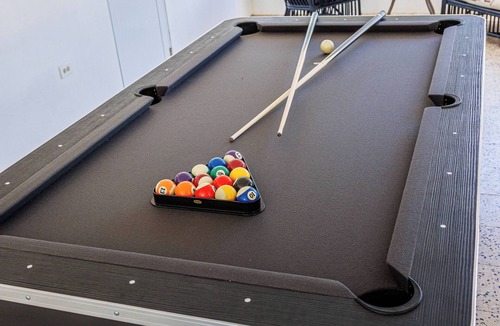 Pole Ojea House | Full Home+Pool With Two separate Studios First Floor+Pool Table 5 min from Beach