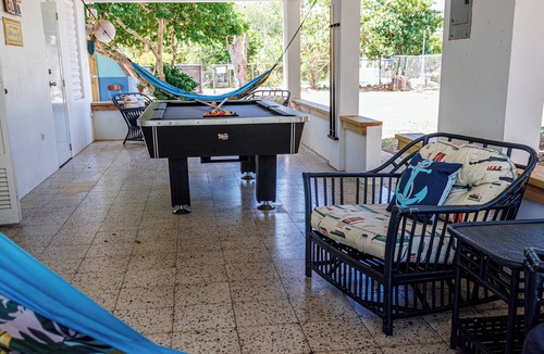 Pole Ojea House | Full Home+Pool With Two separate Studios First Floor+Pool Table 5 min from Beach