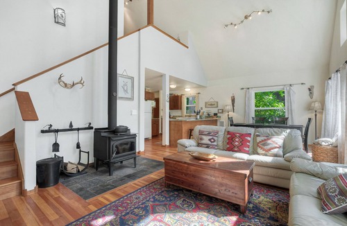 Gold Bar House | Galena's Getaway 2.0: Spacious riverfront home in Cascades w/hot tub on 3 acres for 4 guests