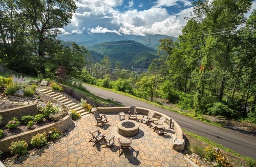 Gatlinburg Cabin | Greystone Retreat Cabin