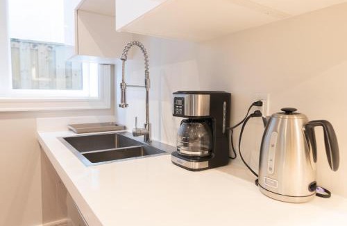 Willowdale Apartment | Hillcrest Modern House