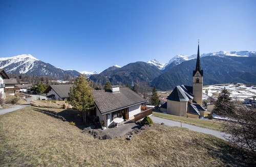 Albula-Alvra Ski Chalet | Holiday home Alvaneu for families