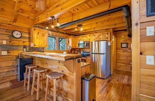 Stanardsville Cabin | Hot tub, Firepit, Beautiful Mountain Views!