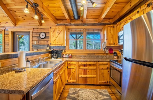 Stanardsville Cabin | Hot tub, Firepit, Beautiful Mountain Views!