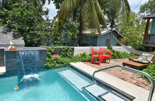 Antoneys Cay Apartment | In the heart of West End, Roatan - Mariposa Lodge - Unit 2