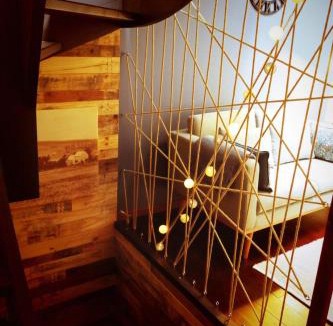 Lorcy House | L'Atelier - Gîte urbain chaleureux