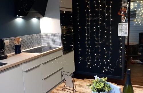 Lorcy House | L'Atelier - Gîte urbain chaleureux