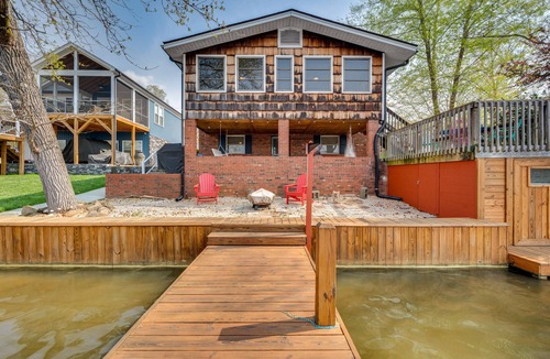 New London House | Lakefront New London Home: Dock, Fire Pit + Views!