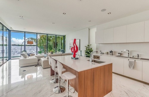 North Bay Village Villa | Luxury Bayfront Villa with Heated Pool & Hot tub