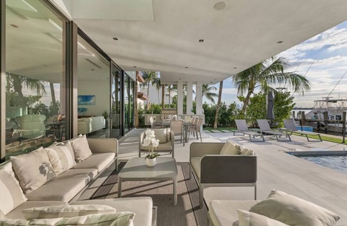 North Bay Village Villa | Luxury Bayfront Villa with Heated Pool & Hot tub