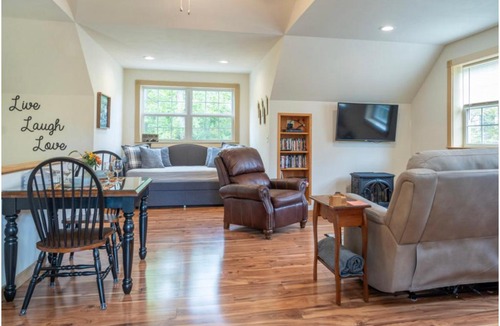 Luray Apartment | Mockingbird Mountain Spa and Retreat