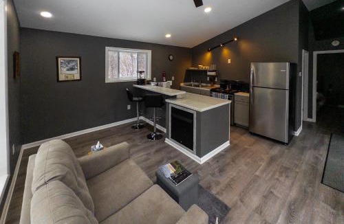 Nimitz Apartment | Modern Nimitz Cabin on 19 Acres with Fireplace and WiFi