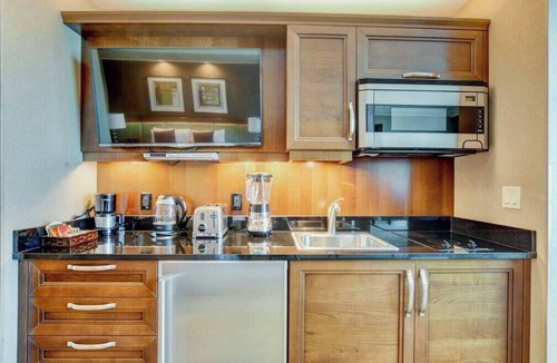 Las Vegas Condo | No Resort Fee ! Strip View Suite - Pools & Valet
