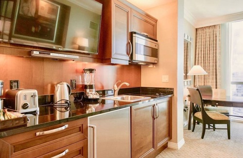 Las Vegas Condo | No Resort Fee ! Strip View Suite - Pools & Valet
