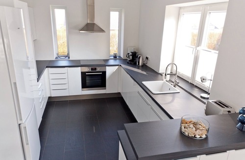 Langholz House | Ostseetraum - Fireplace, Finnish sauna, bathtub, shower, terrace, parking space