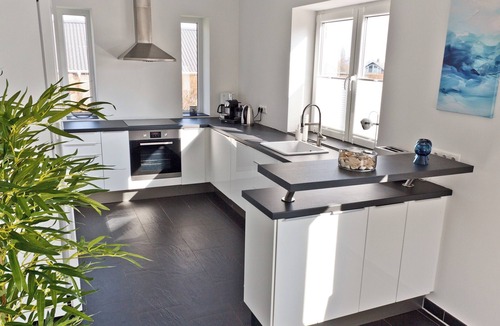 Langholz House | Ostseetraum - Fireplace, Finnish sauna, bathtub, shower, terrace, parking space