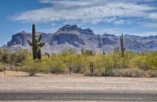 Apache Junction Apartment | Peaceful Apache Junction Condo about 1 Mi to Downtown!