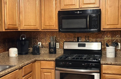 Daniel Cabin | Private mountain paradise! sleeps 8! snowmobiling, skiing, fireplace, hot tub!